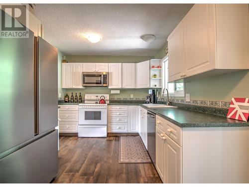 1303 28Th Avenue, Vernon, BC - Indoor Photo Showing Kitchen