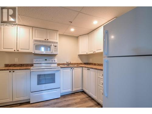 1303 28Th Avenue, Vernon, BC - Indoor Photo Showing Kitchen