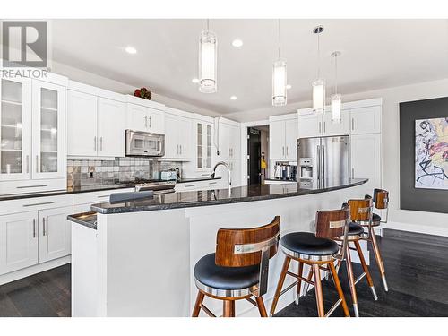 2496 Loseth Road, Kelowna, BC - Indoor Photo Showing Kitchen With Upgraded Kitchen