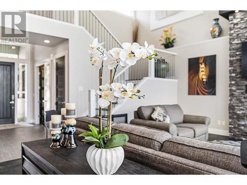 2496 Loseth Road, Kelowna, BC - Indoor Photo Showing Living Room