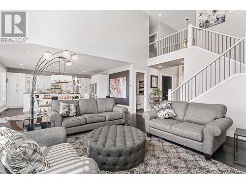 2496 Loseth Road, Kelowna, BC - Indoor Photo Showing Living Room