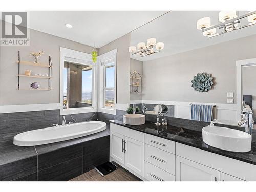 2496 Loseth Road, Kelowna, BC - Indoor Photo Showing Bathroom