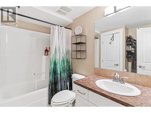 2496 Loseth Road, Kelowna, BC - Indoor Photo Showing Bathroom