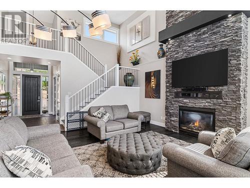 2496 Loseth Road, Kelowna, BC - Indoor Photo Showing Living Room With Fireplace