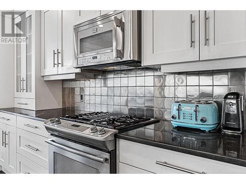 2496 Loseth Road, Kelowna, BC - Indoor Photo Showing Kitchen With Upgraded Kitchen