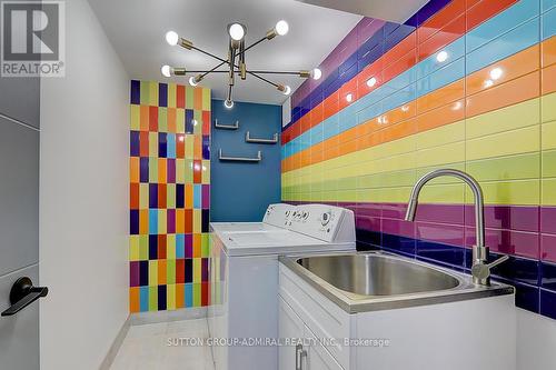 519 Highcliffe Drive, Vaughan (Uplands), ON - Indoor Photo Showing Laundry Room