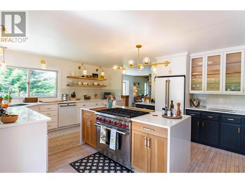 4625 Crescent View  Drive, Nelson, BC - Indoor Photo Showing Kitchen