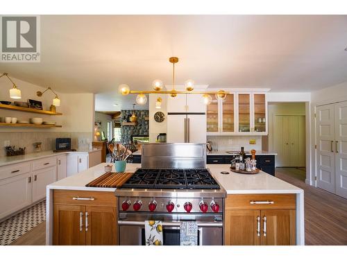 4625 Crescent View  Drive, Nelson, BC - Indoor Photo Showing Kitchen