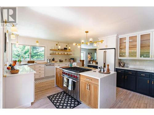 4625 Crescent View  Drive, Nelson, BC - Indoor Photo Showing Kitchen