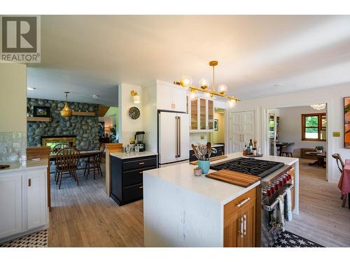 4625 Crescent View  Drive, Nelson, BC - Indoor Photo Showing Kitchen