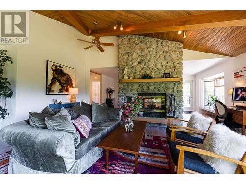 4625 Crescent View  Drive, Nelson, BC - Indoor Photo Showing Living Room With Fireplace