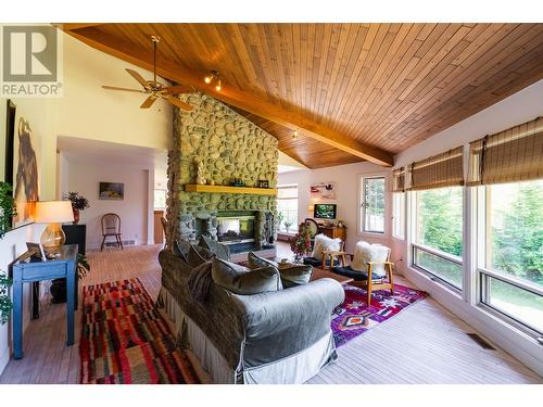 4625 Crescent View  Drive, Nelson, BC - Indoor Photo Showing Living Room With Fireplace