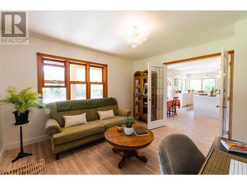 4625 Crescent View  Drive, Nelson, BC - Indoor Photo Showing Living Room