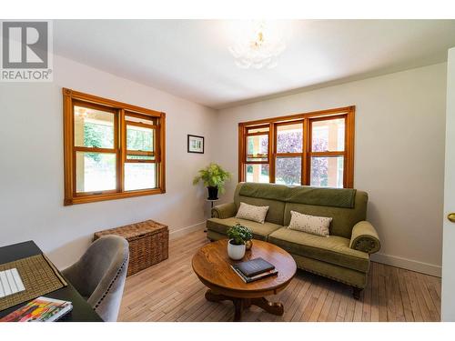 4625 Crescent View  Drive, Nelson, BC - Indoor Photo Showing Living Room