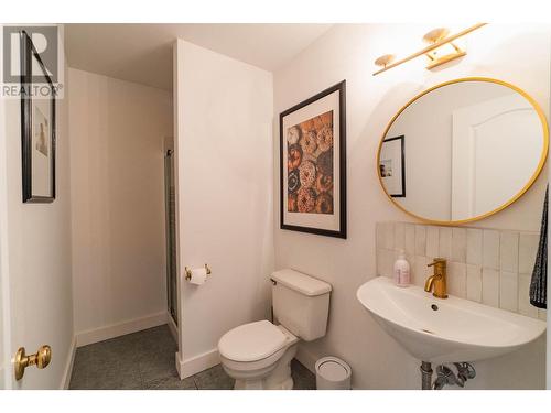 4625 Crescent View  Drive, Nelson, BC - Indoor Photo Showing Bathroom