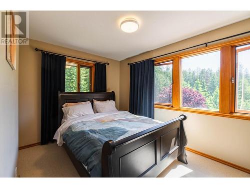 4625 Crescent View  Drive, Nelson, BC - Indoor Photo Showing Bedroom