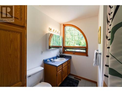 4625 Crescent View  Drive, Nelson, BC - Indoor Photo Showing Bathroom