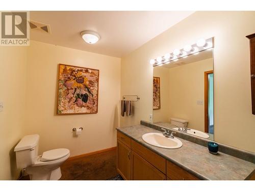 4625 Crescent View  Drive, Nelson, BC - Indoor Photo Showing Bathroom