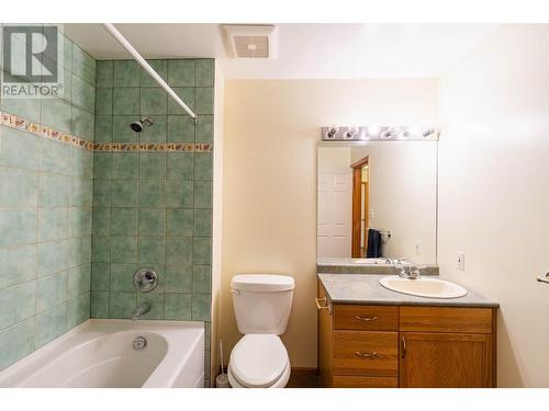 4625 Crescent View  Drive, Nelson, BC - Indoor Photo Showing Bathroom