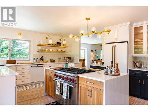 4625 Crescent View  Drive, Nelson, BC - Indoor Photo Showing Kitchen