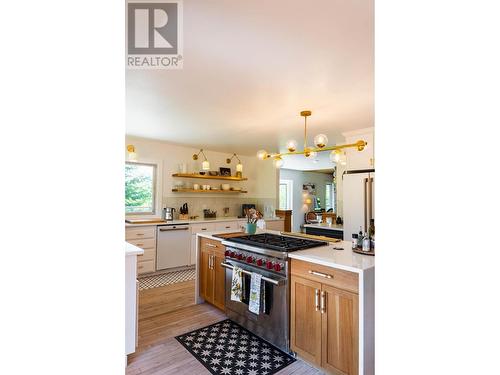 4625 Crescent View  Drive, Nelson, BC - Indoor Photo Showing Kitchen