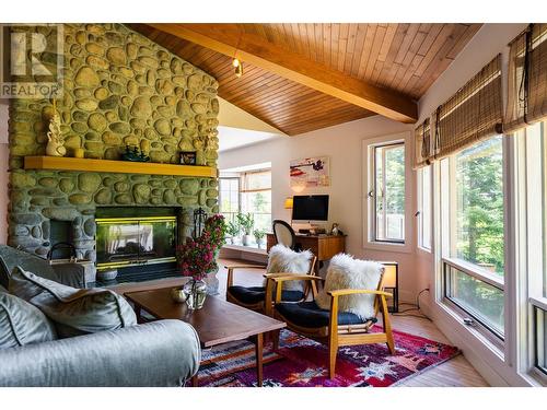 4625 Crescent View  Drive, Nelson, BC - Indoor Photo Showing Living Room With Fireplace