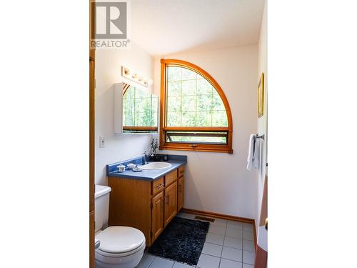 4625 Crescent View  Drive, Nelson, BC - Indoor Photo Showing Bathroom