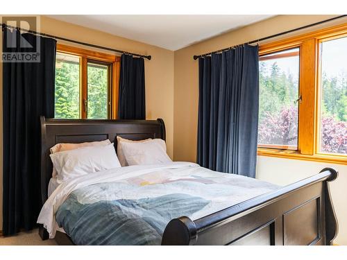 4625 Crescent View  Drive, Nelson, BC - Indoor Photo Showing Bedroom