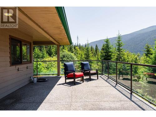 4625 Crescent View  Drive, Nelson, BC - Outdoor With Deck Patio Veranda With Exterior