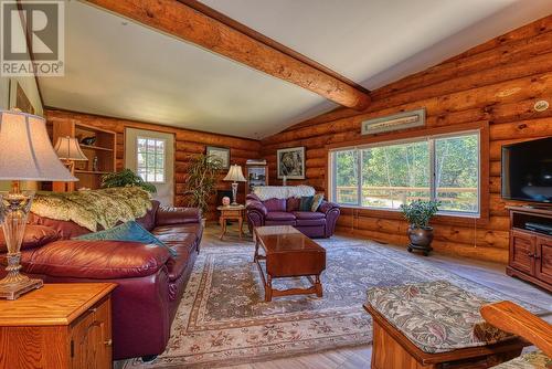 1328 Gun-A-Noot Trail, Williams Lake, BC - Indoor Photo Showing Living Room