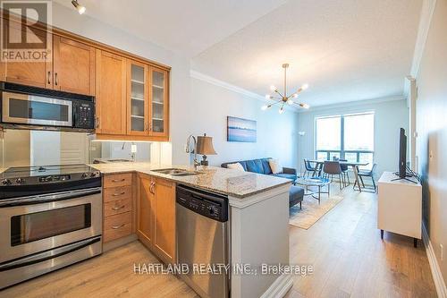 809 - 2083 Lake Shore Boulevard W, Toronto (Mimico), ON - Indoor Photo Showing Kitchen With Double Sink