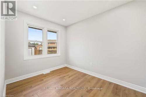 7310 Fern Avenue, Niagara Falls, ON - Indoor Photo Showing Other Room