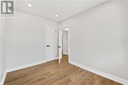 7310 Fern Avenue, Niagara Falls, ON - Indoor Photo Showing Other Room