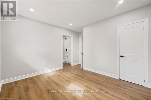 7310 Fern Avenue, Niagara Falls, ON - Indoor Photo Showing Other Room