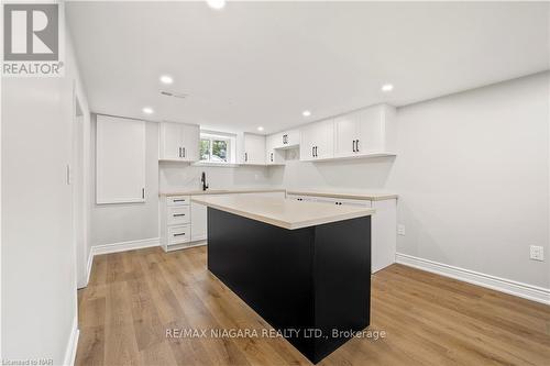 7310 Fern Avenue, Niagara Falls, ON - Indoor Photo Showing Kitchen