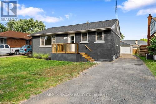 7310 Fern Avenue, Niagara Falls, ON - Outdoor With Deck Patio Veranda