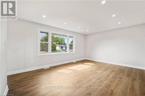 7310 Fern Avenue, Niagara Falls, ON - Indoor Photo Showing Other Room