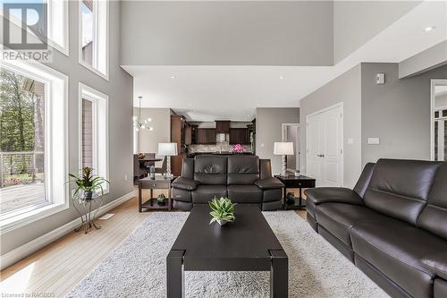 91 Shamrock Boulevard, South Bruce Peninsula, ON - Indoor Photo Showing Living Room