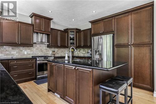 91 Shamrock Boulevard, South Bruce Peninsula, ON - Indoor Photo Showing Kitchen With Stainless Steel Kitchen With Upgraded Kitchen