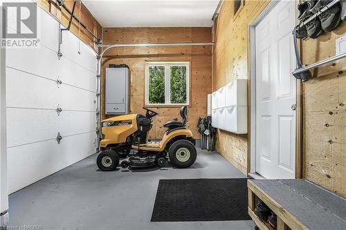 91 Shamrock Boulevard, South Bruce Peninsula, ON - Indoor Photo Showing Garage