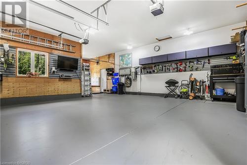 91 Shamrock Boulevard, South Bruce Peninsula, ON - Indoor Photo Showing Garage