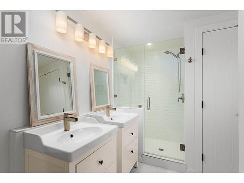 3155 Mathews Road, Kelowna, BC - Indoor Photo Showing Bathroom