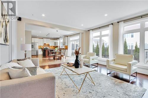 100 Brambling Way, Ottawa, ON - Indoor Photo Showing Living Room