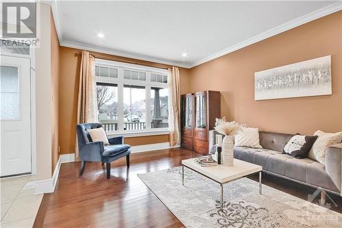 100 Brambling Way, Ottawa, ON - Indoor Photo Showing Living Room