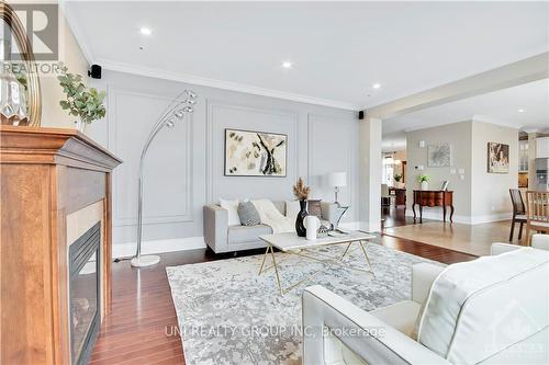 100 Brambling Way, Ottawa, ON - Indoor Photo Showing Living Room