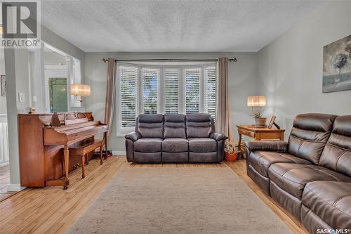 54 Fuhrmann Crescent, Regina, SK - Indoor Photo Showing Living Room