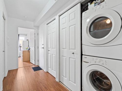 Passageway - 402-2220 Rue Lespérance, Montréal (Ville-Marie), QC - Indoor Photo Showing Laundry Room