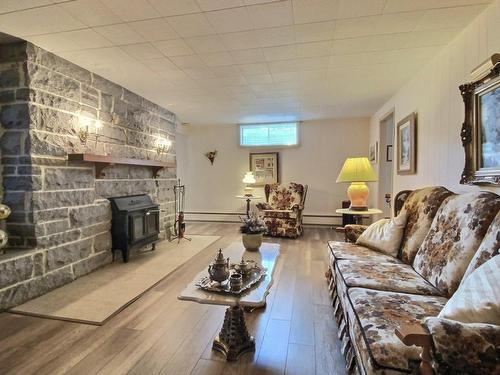 Salle familiale - 586 Boul. Ouellet, Thetford Mines, QC - Indoor Photo Showing Living Room With Fireplace