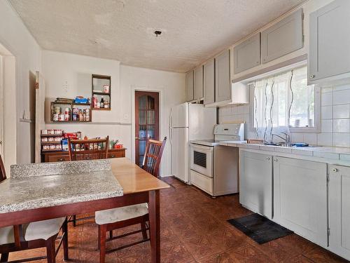 Kitchen - 3984 Grand Boulevard, Longueuil (Saint-Hubert), QC - Indoor Photo Showing Kitchen