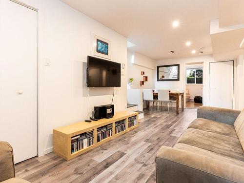 Living room - 4165 Boul. Décarie, Montréal (Côte-Des-Neiges/Notre-Dame-De-Grâce), QC - Indoor Photo Showing Living Room